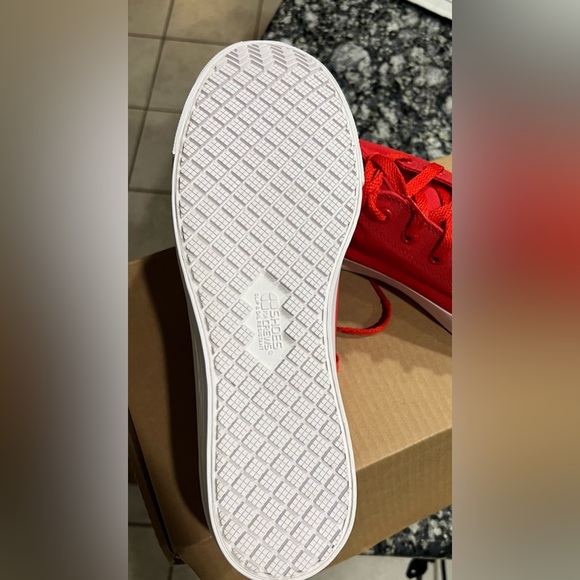 Shoes for crews HEB red converse shoes - Picture 3 of 4